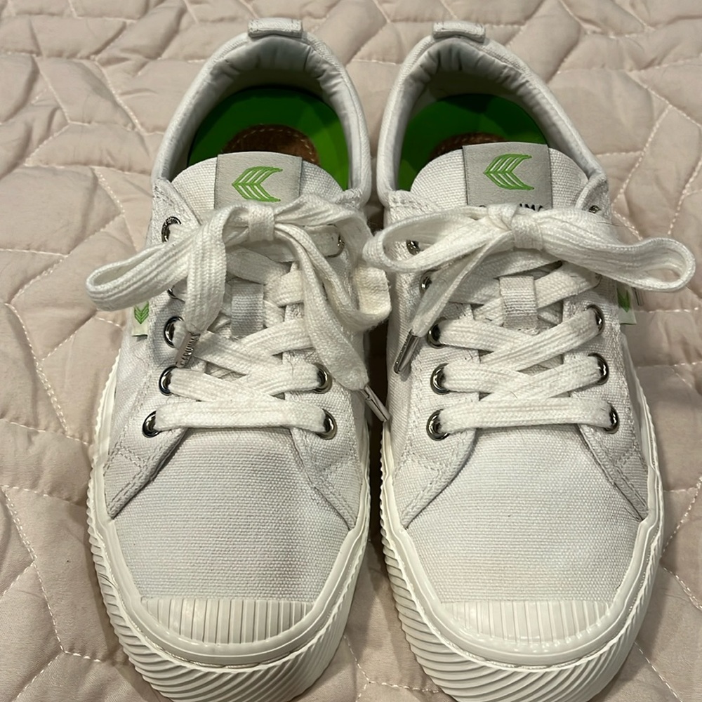 Cariuma OCA Low White sneaker